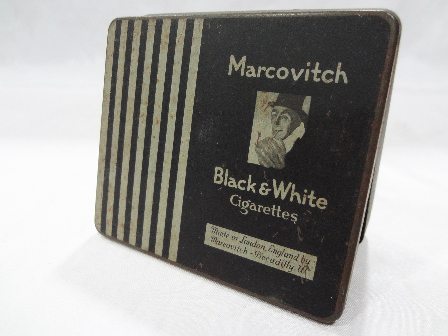 musicians who smoke cigarettes Which musicians are notorious for performing on stage with a lit cigarette?